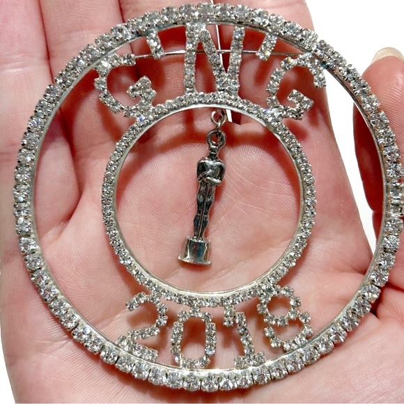 Rhinestone Glitz N Glam GNG Beauty Pageant 2018 Brooch Pin Miss Mrs Kerala India - Picture 4 of 13